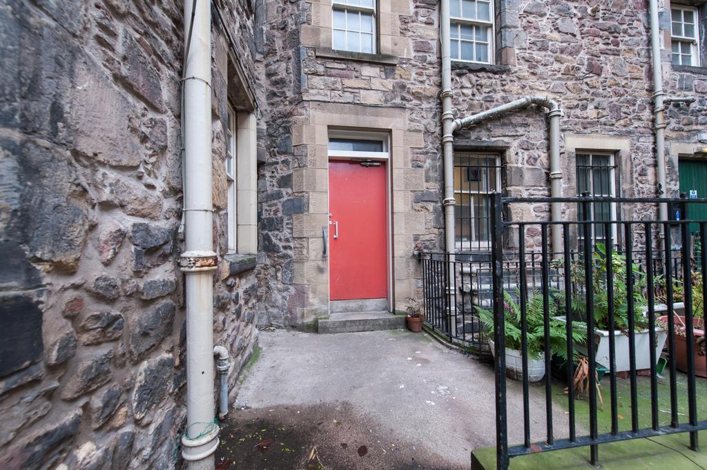 Writers View, Royal Mile Apartment Edinburgh Room photo